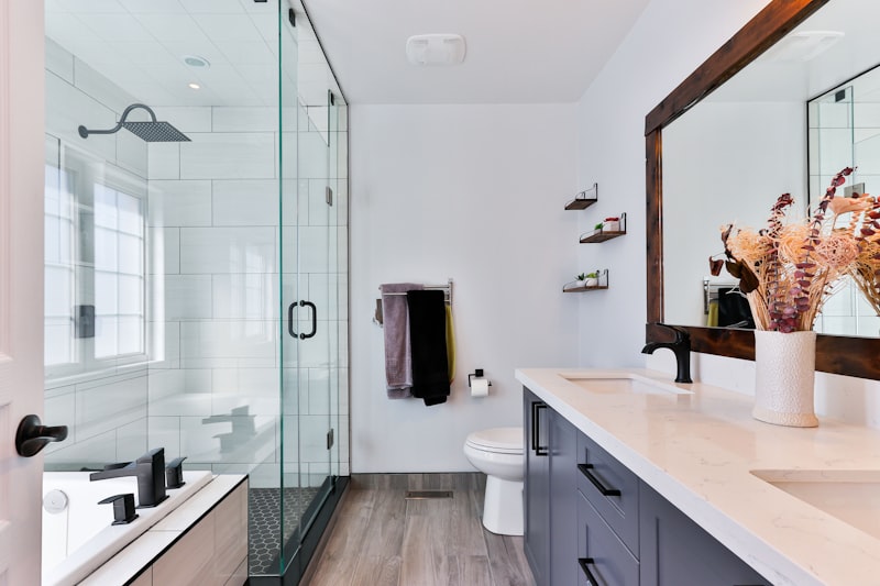 Modernes Badezimmer